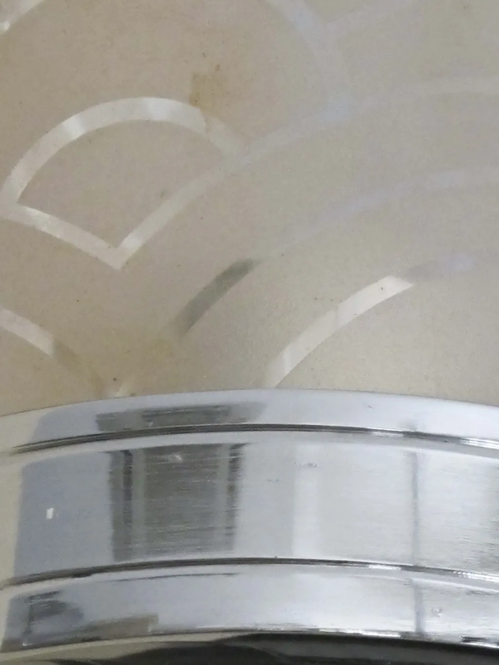 Apliques antigos com padrões elegantes e detalhes refinados.