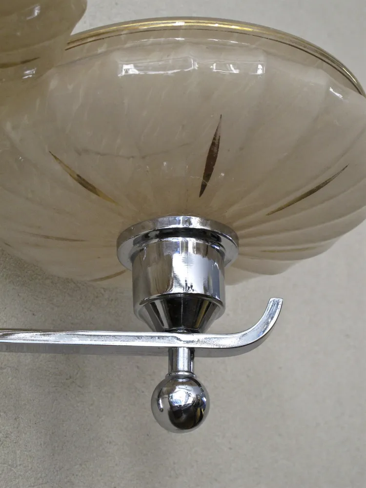 Paire d'appliques anciennes avec des détails en cristal