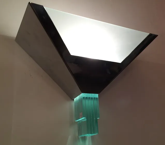 Paar antike Wandleuchter mit elegantem Design