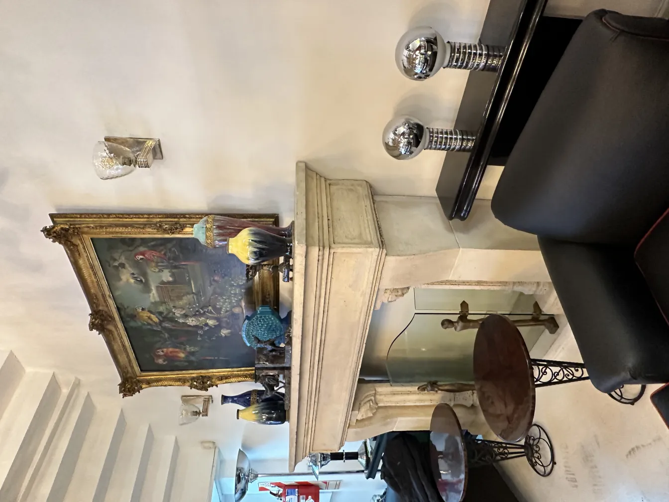 Paar antike Wandapplikationen in eleganter Dekoration