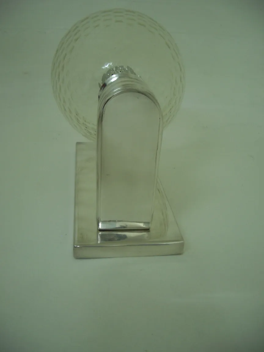 पुराने स्कोनस गोल आधार के साथ, आकर्षक डिज़ाइन, प्रसन्न माहौल।