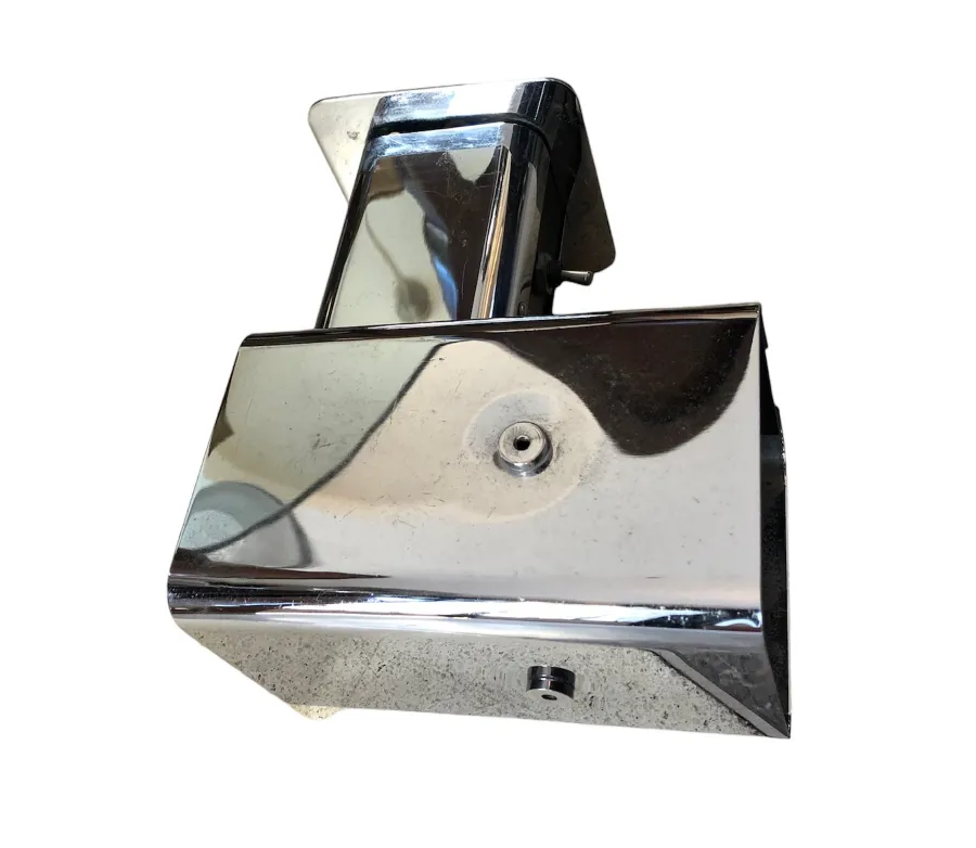 독특한 세부 사항이 있는 고전적인 빛나는 벽등.