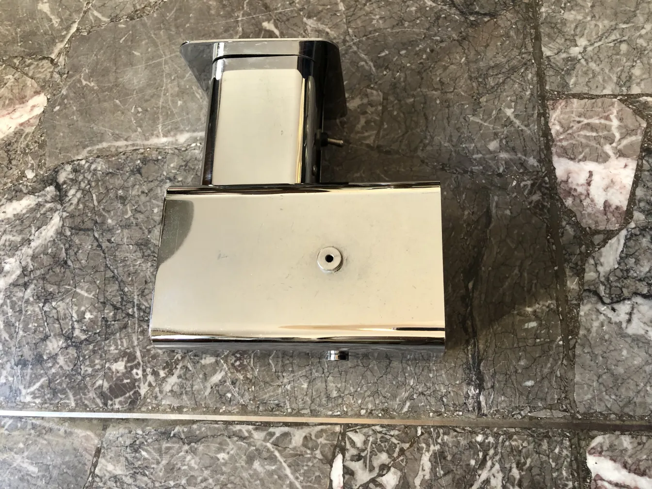 Applique antiche con design elegante, arricchendo l'ambiente.