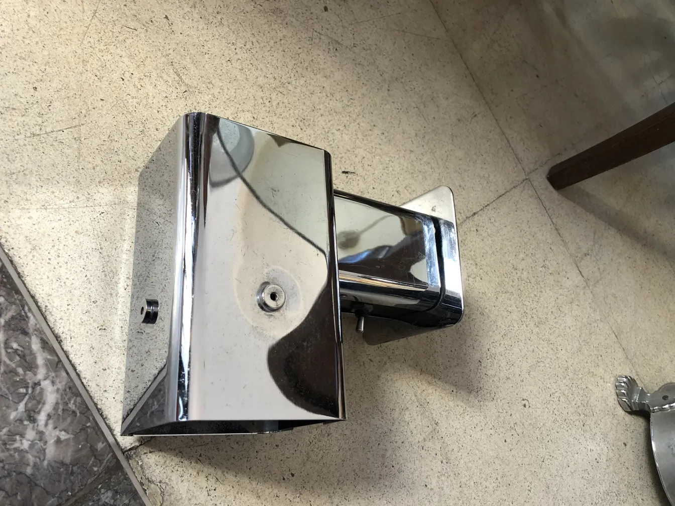 Блестящие антикварные бра, идеально подходящие для освещения и стиля.