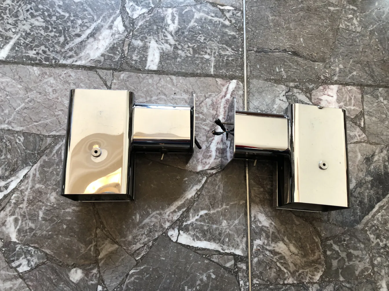 पुरानी-स्कोनस-चमकीली-उपरी-श्रेणी-के-फोन-में।