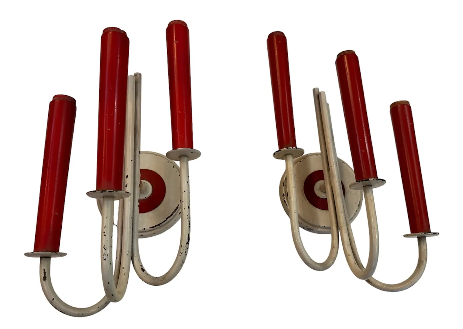 Par de apliques antiguos con detalles en rojo y blanco en forma de tubos, diseñado por Jean Royère.