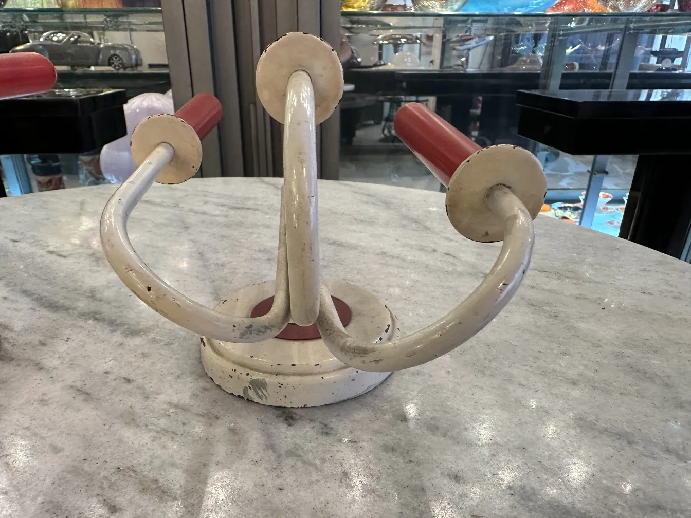 античные 2 бра Jean royère с яркими деталями на фоне