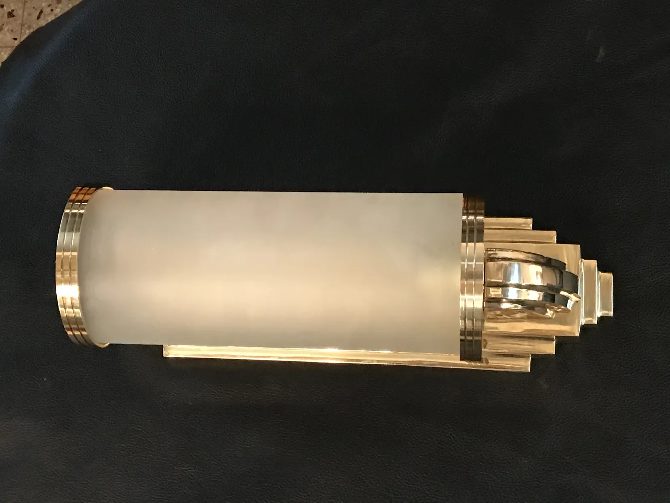 Античные бра, элегантные с золотыми деталями.