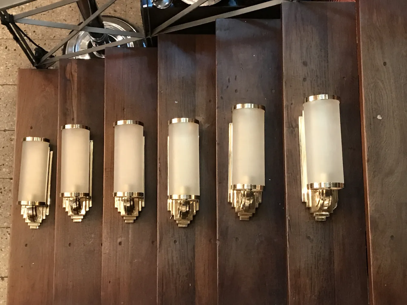 paire d'appliques antiques avec corps en métal doré et verre