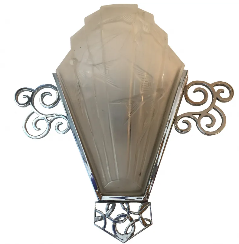 Par de apliques antiguos con diseño en vidrio, elegantes y decorativos.