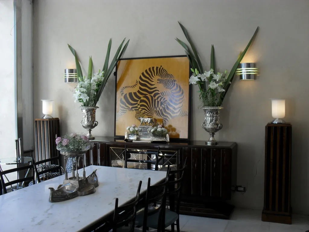 apliques antigos com design elegante e flores decorativas