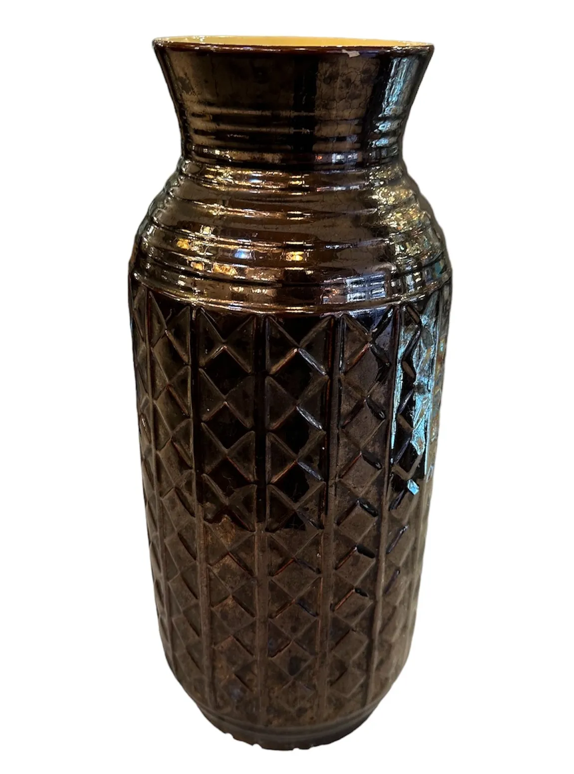 jarrón de cerámica decorativo con textura oscura