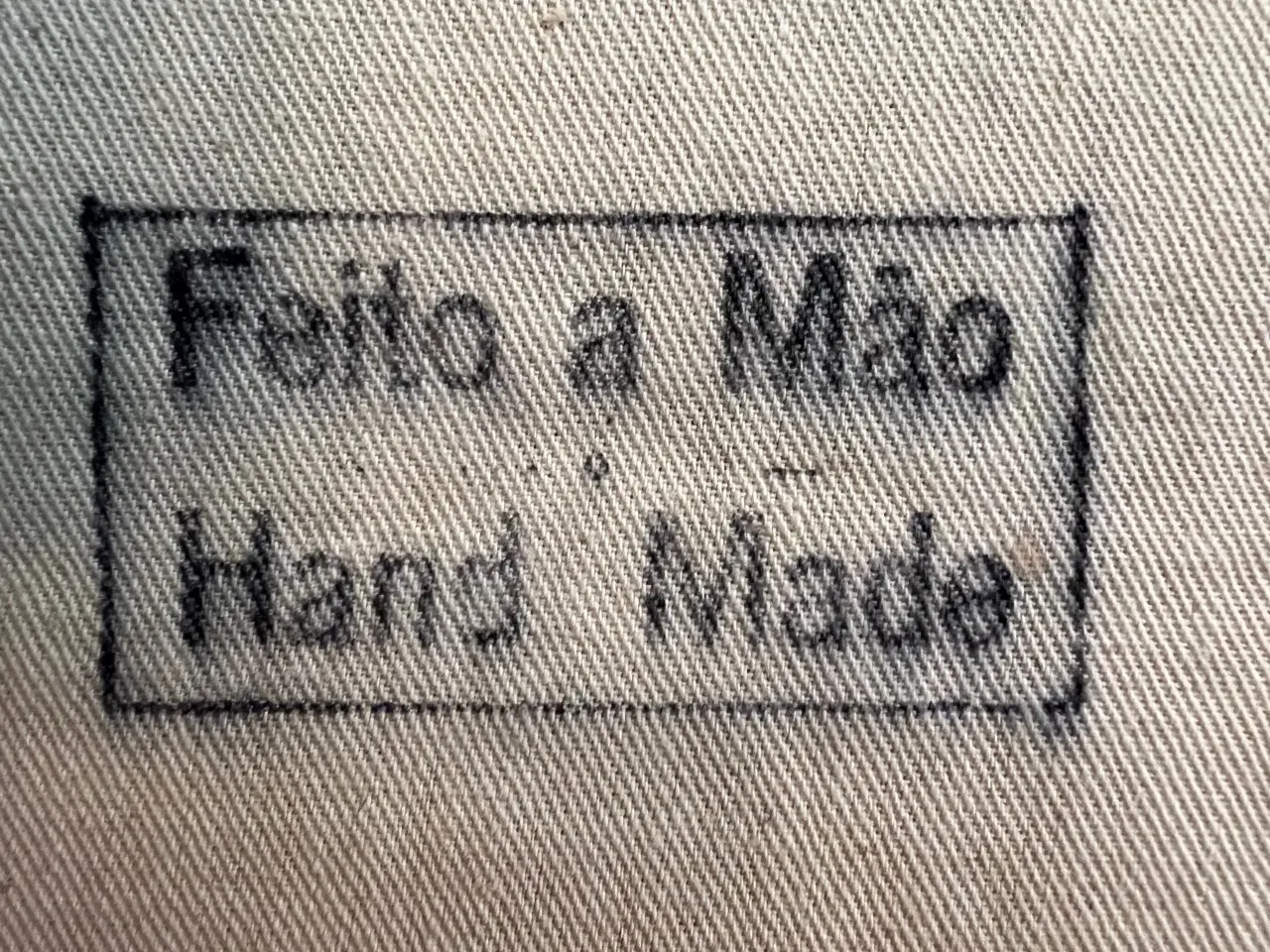 sello antiguo con inscripción feito a mão Hand Made en tela