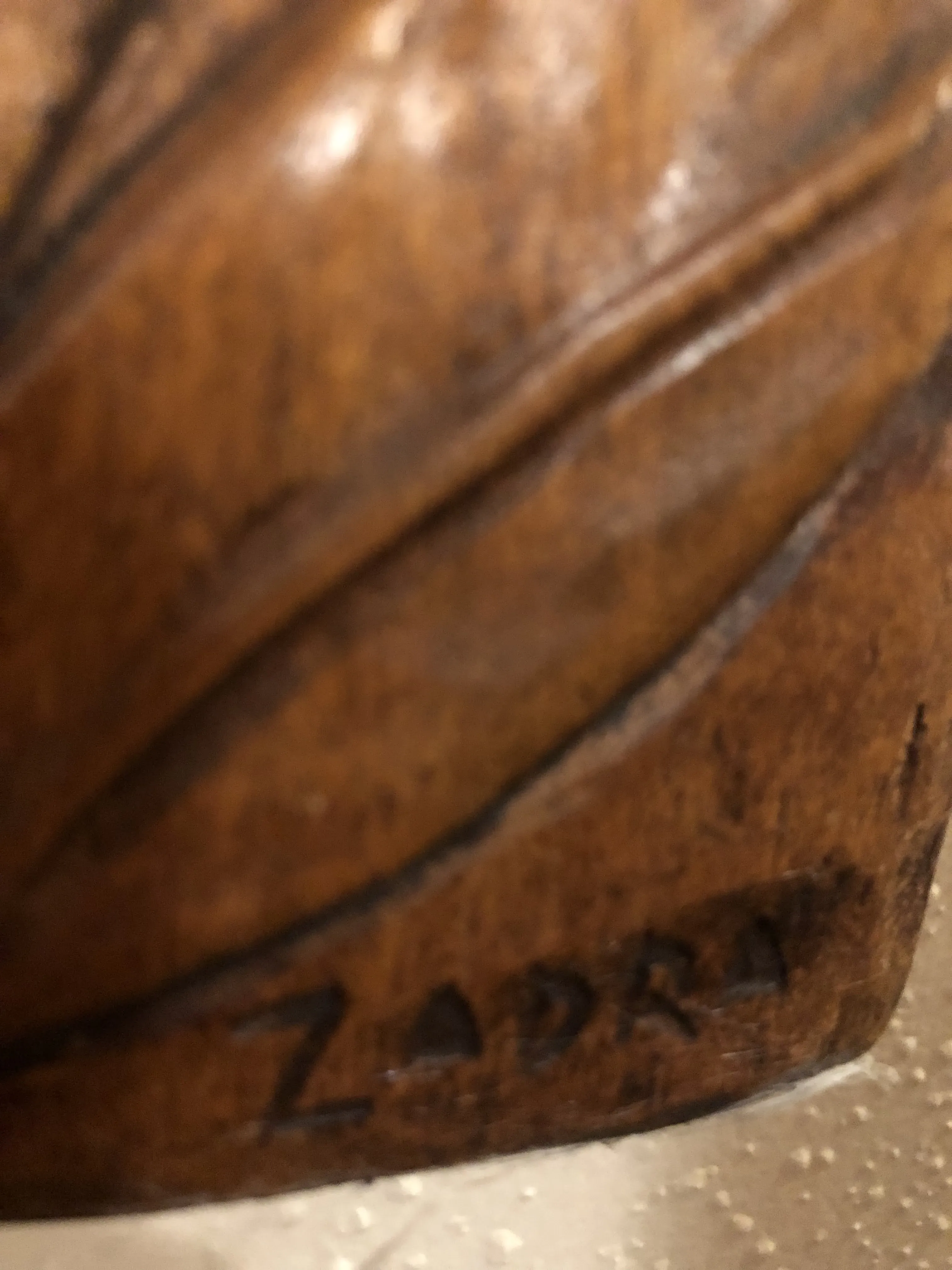 sello Zadra antiguo con detalle destacado