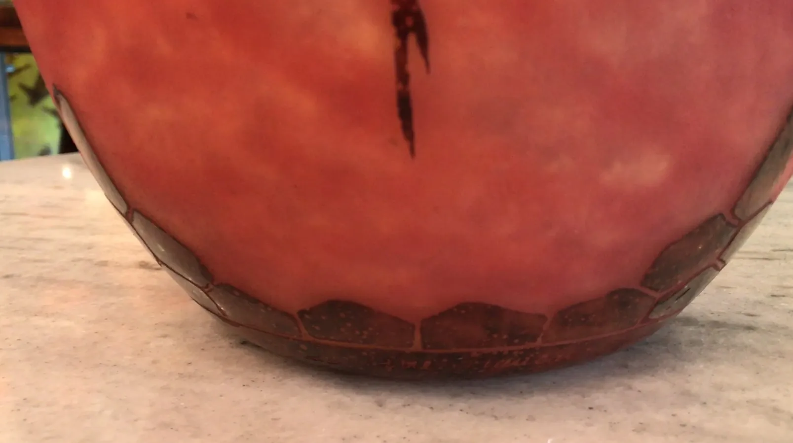 sello antiguo Le Verre Français con diseño decorativo y colores suaves