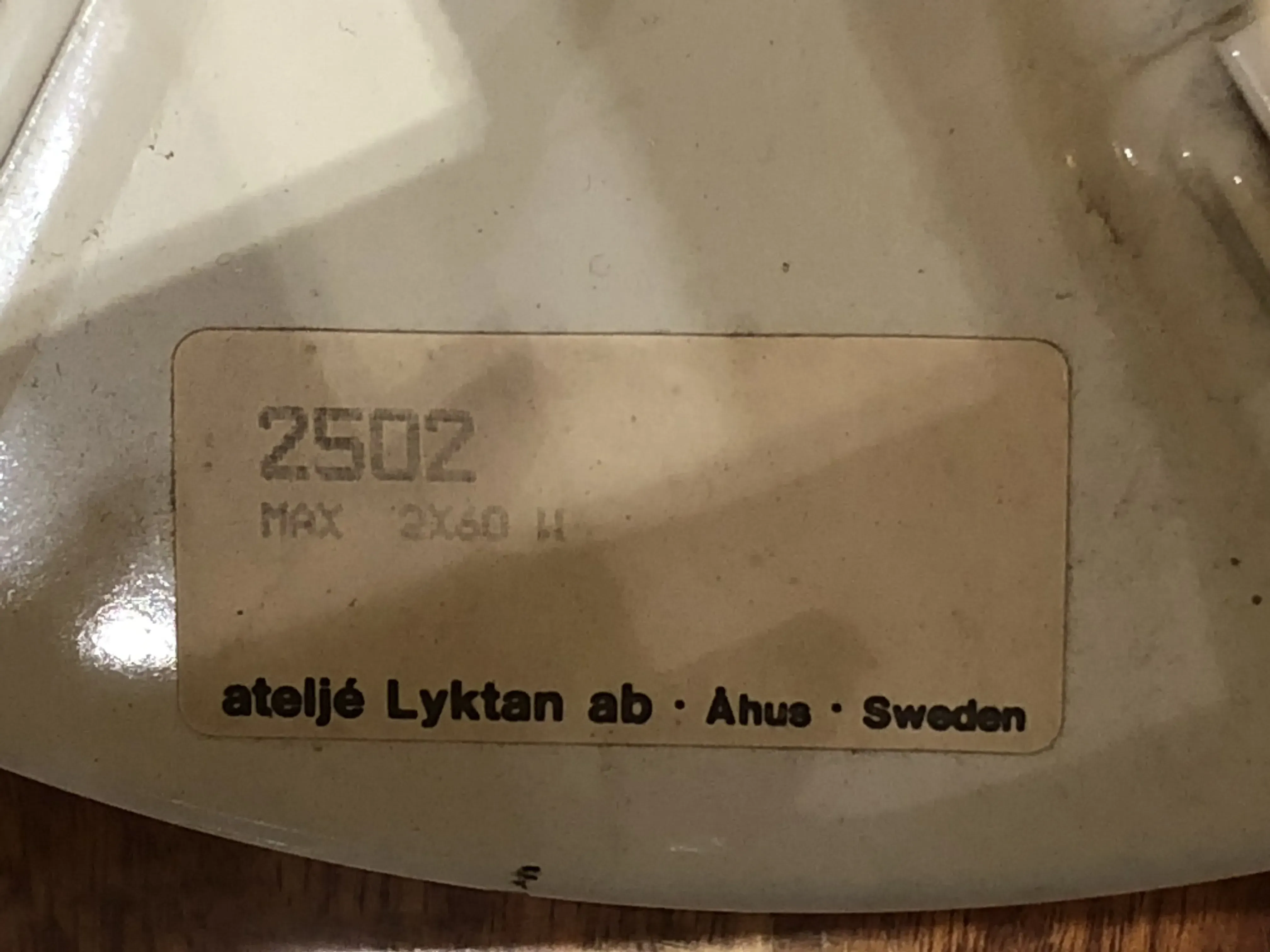 ateljé lyktan ab の古い印章に彫刻