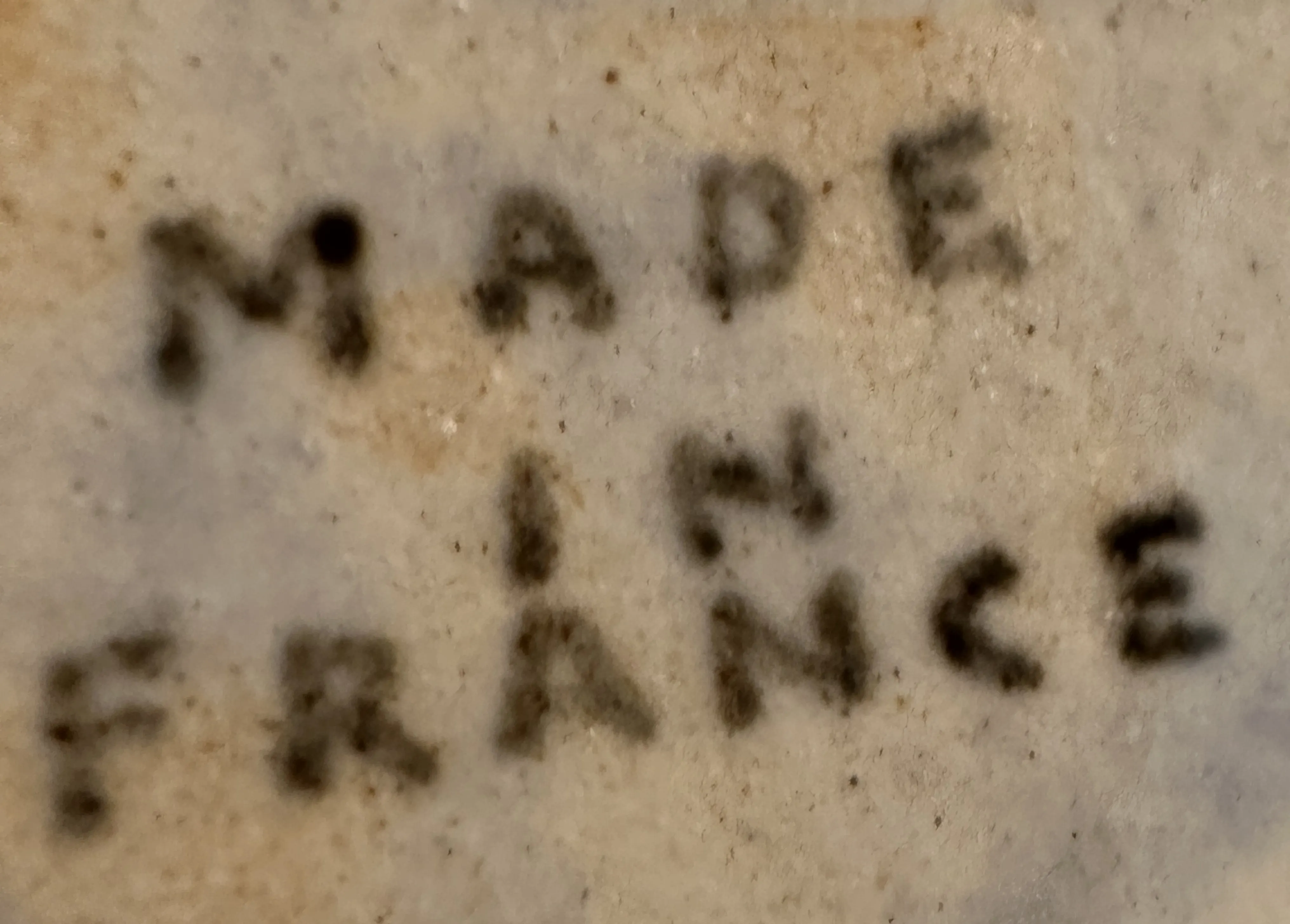 Made in Franceの刻印がある古い印章、目に見える詳細。