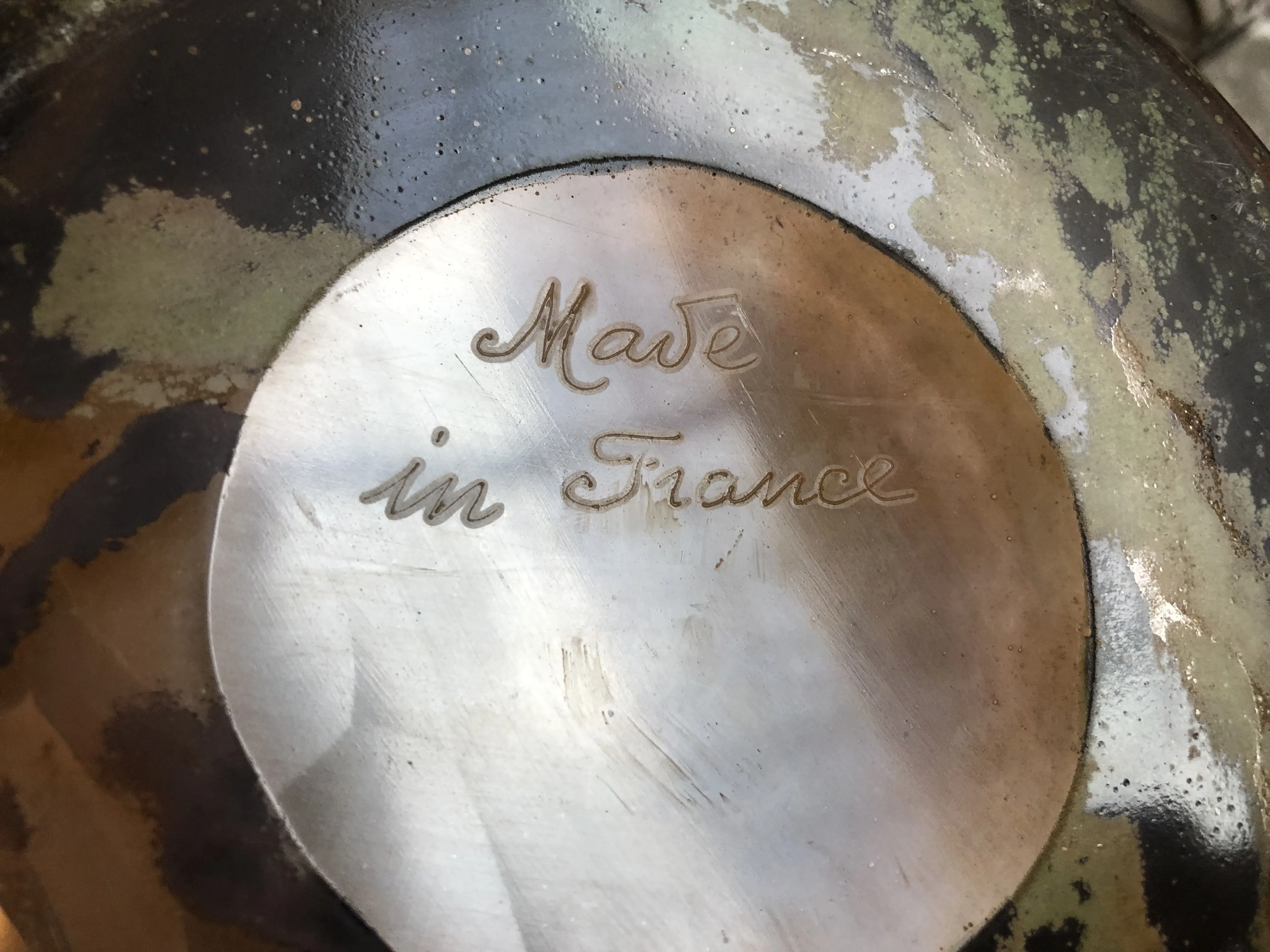 古い印章に刻まれた文字 made in france