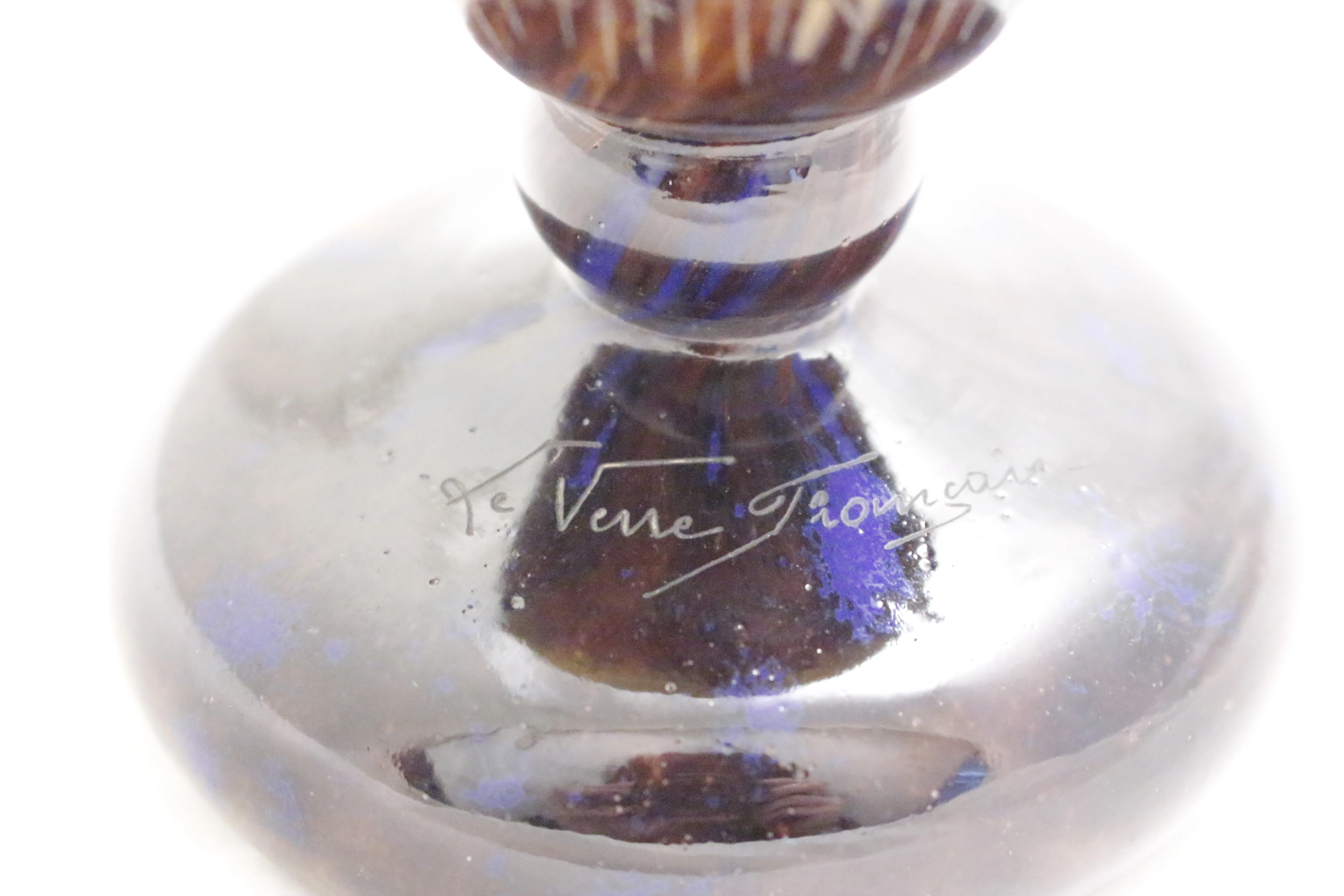 고대 도장 Le Verre Français에는 장식적 요소가 있습니다.