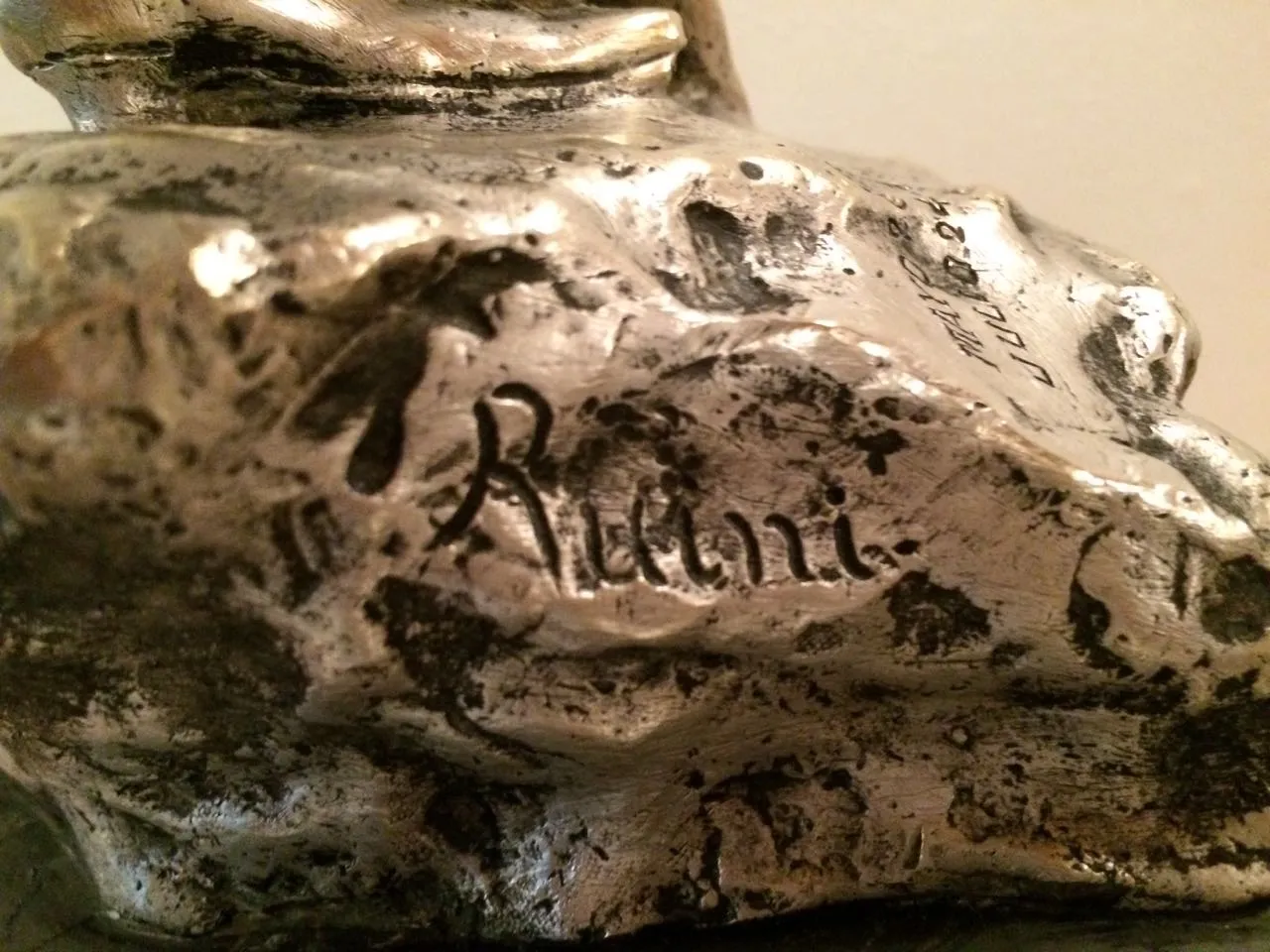 античная печать Ruini с видимой рельефной надписью